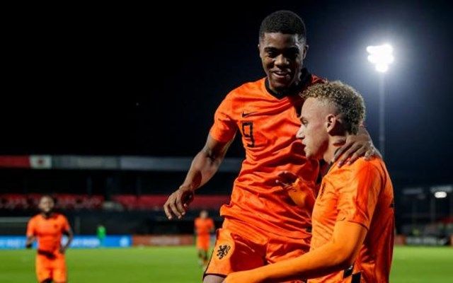 包含老挝憾负波黑，欧国联四强梦碎的词条