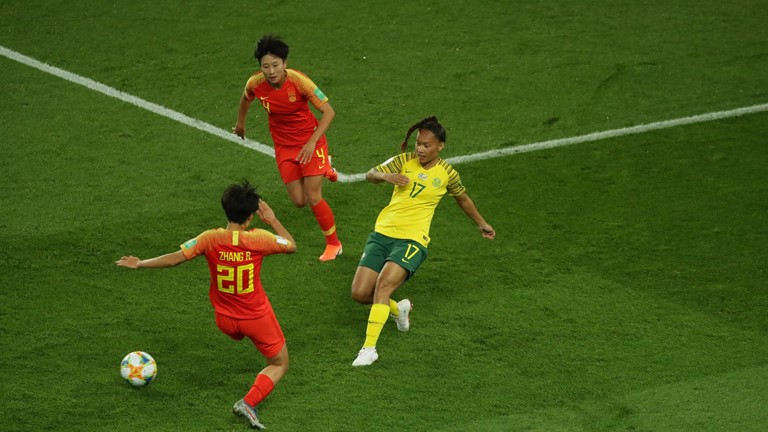 包含德国队女足推进，积分榜列第一的词条