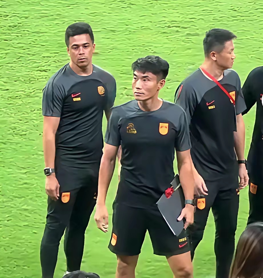 北京队主教练赞扬球员拼搏，在场内无私奉献的简单介绍