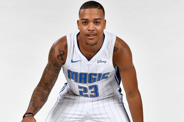 包含开拓者内线强势，轻取劲旅稳坐榜首的词条