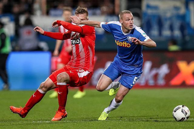 西伯明翰奋力逼平，主力球员发挥出色的简单介绍