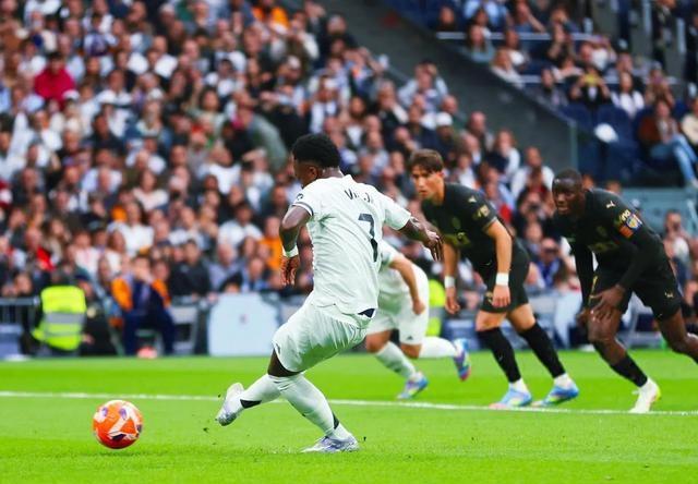 瓦伦西亚补时绝杀，惊险逆转取胜的简单介绍