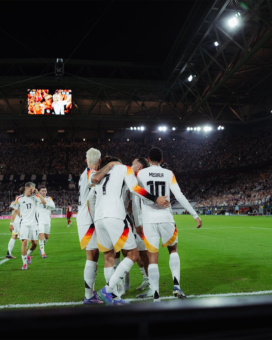 大战在即！欧洲国家足球赛事壮观开幕的简单介绍