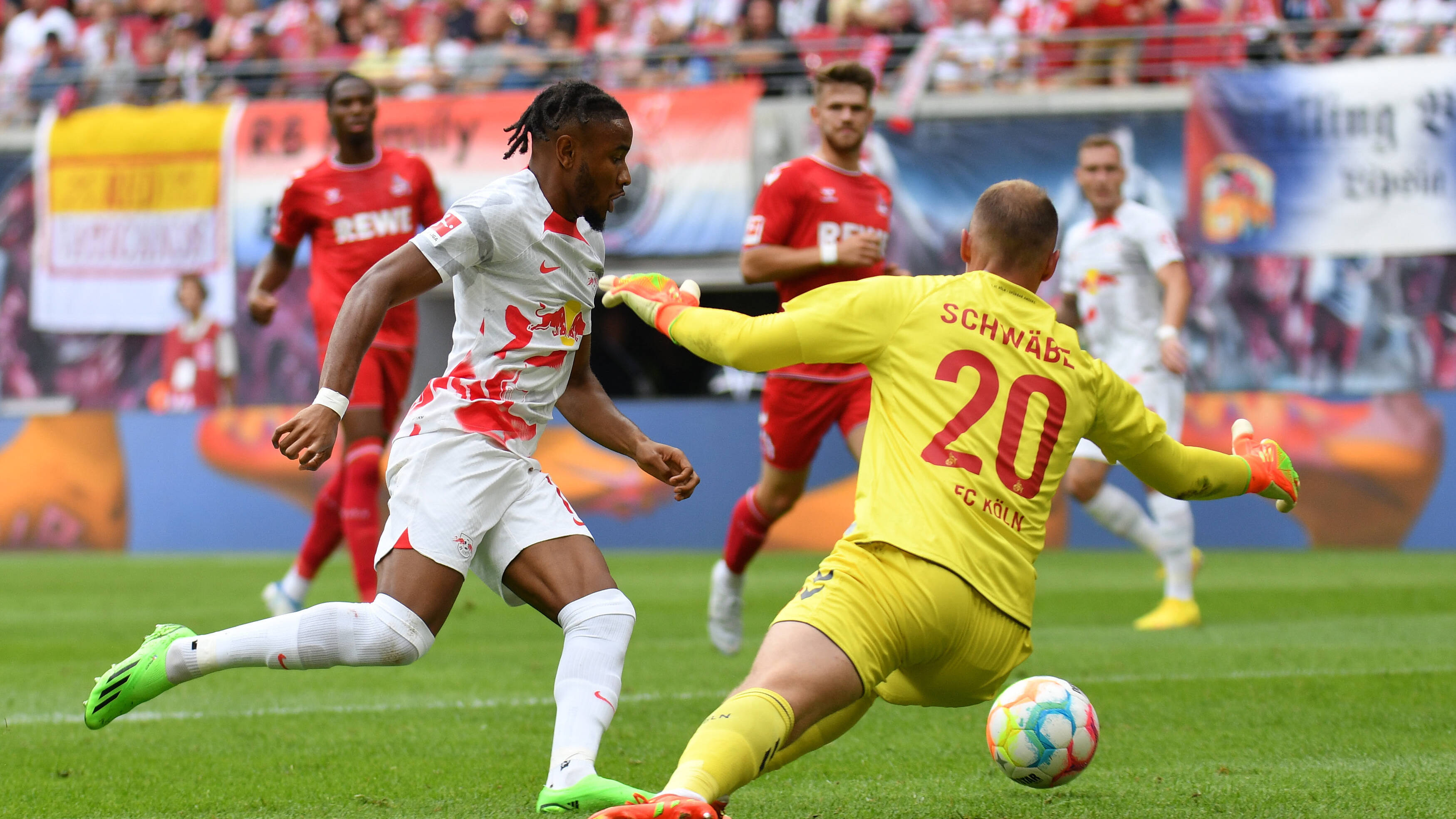 河南建业强势反击，成功逆转湖南金德