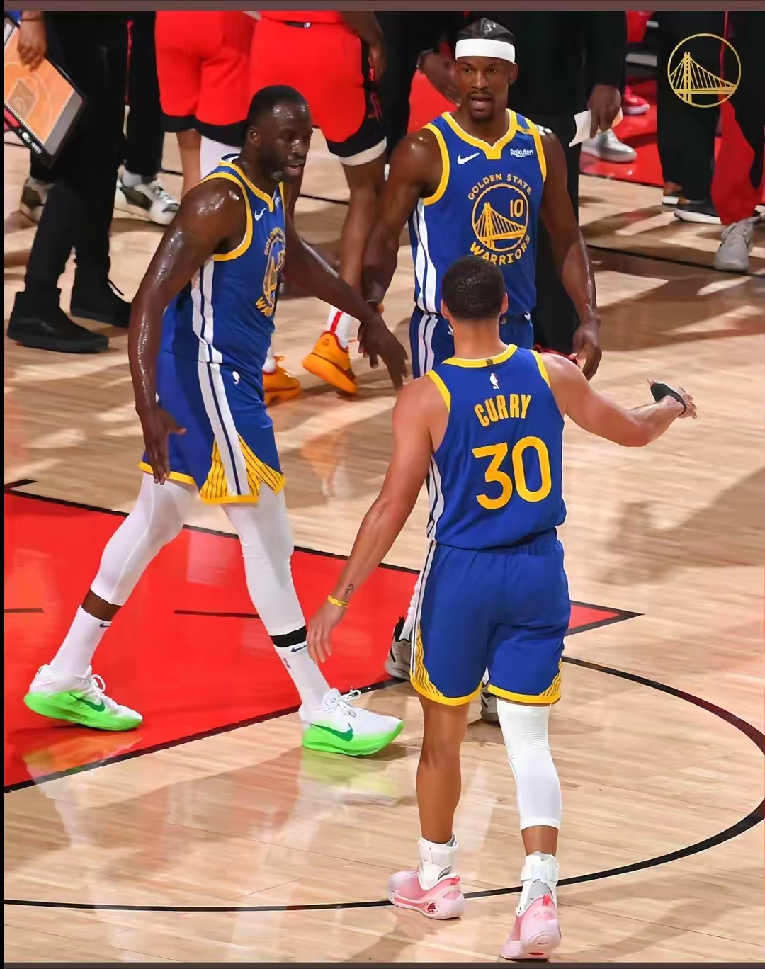 包含勇士对决勇士！两支强队上演激烈碰撞的词条