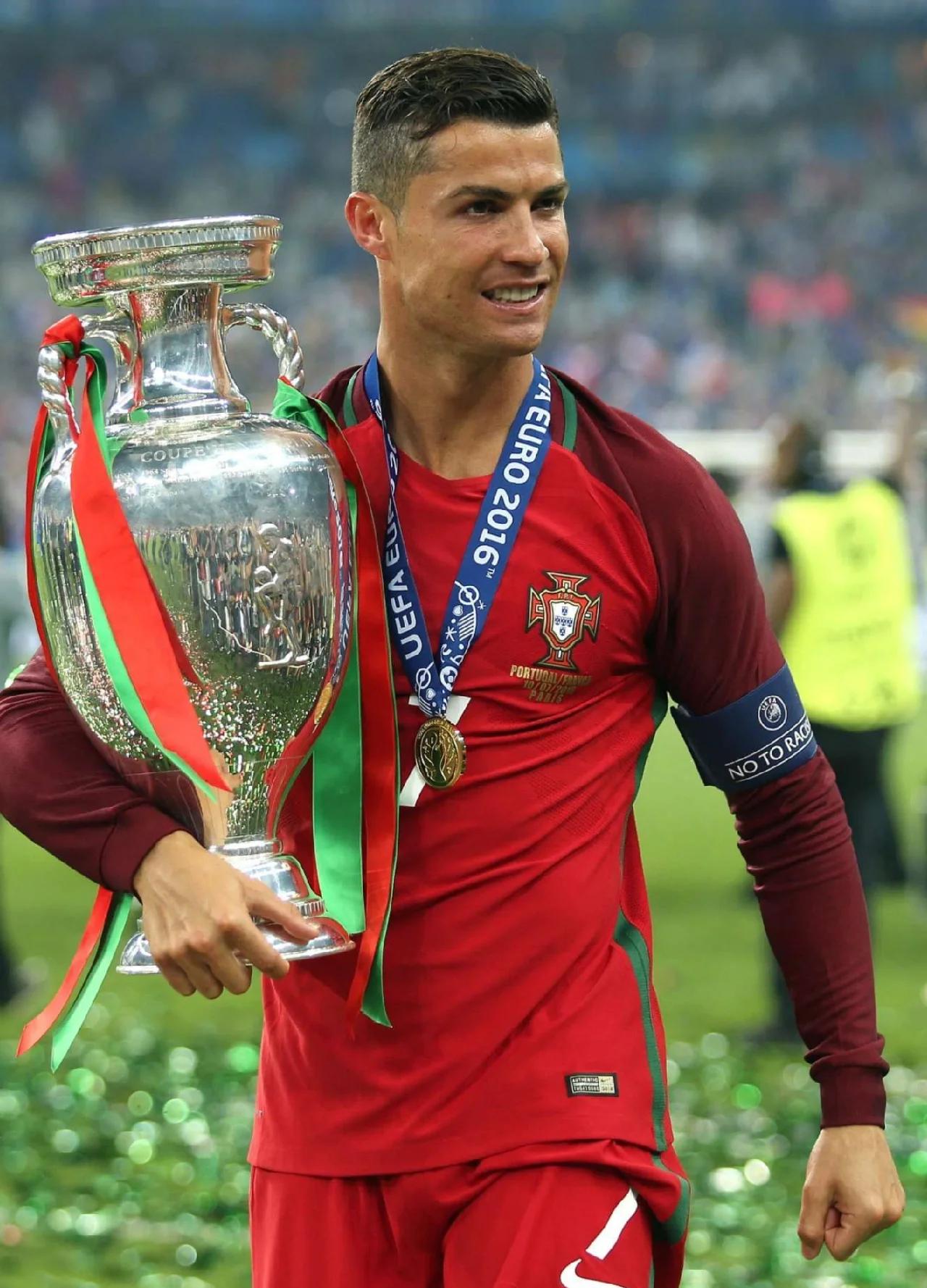 西班牙卫冕欧锦赛冠军！加油喝彩晋级