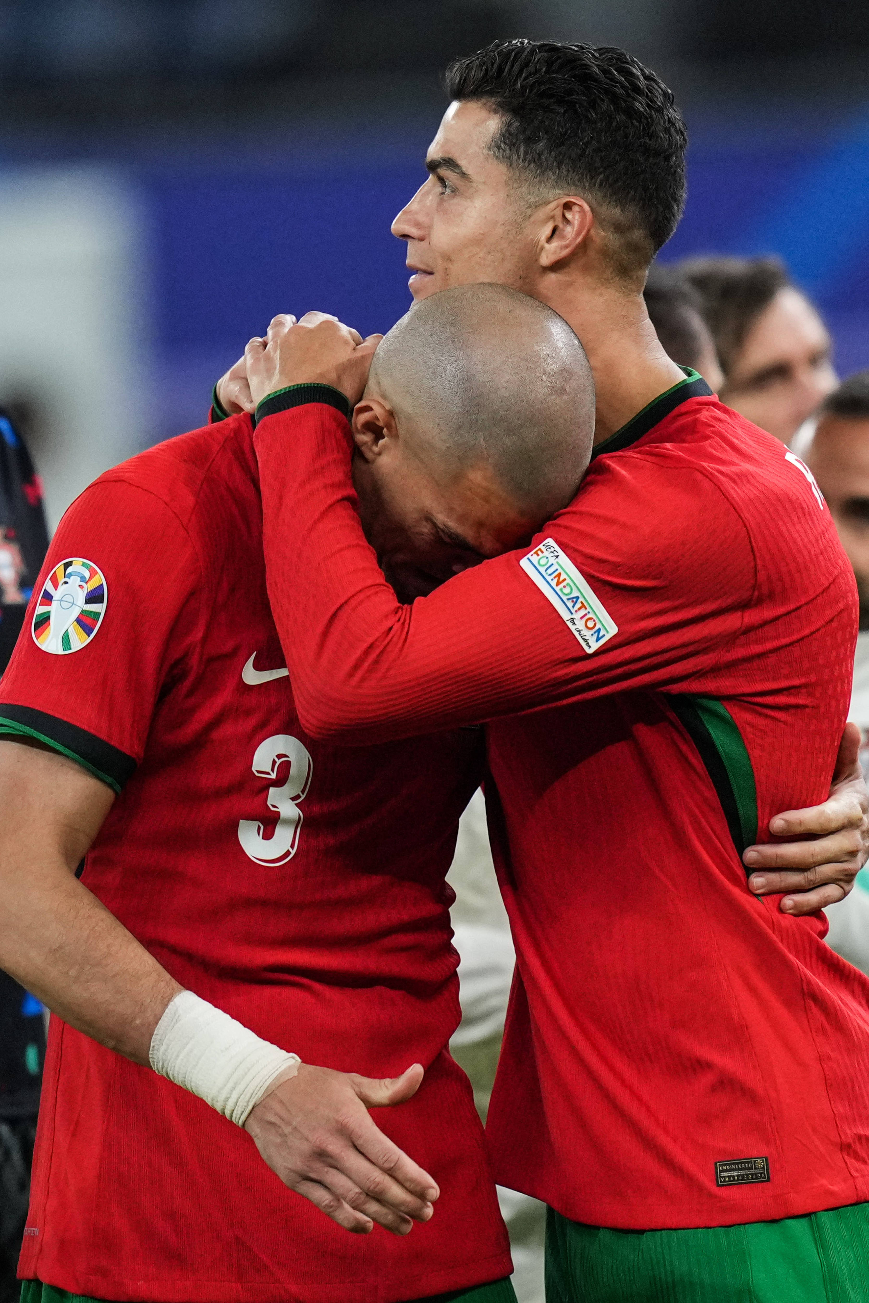 西班牙卫冕欧锦赛冠军！加油喝彩晋级