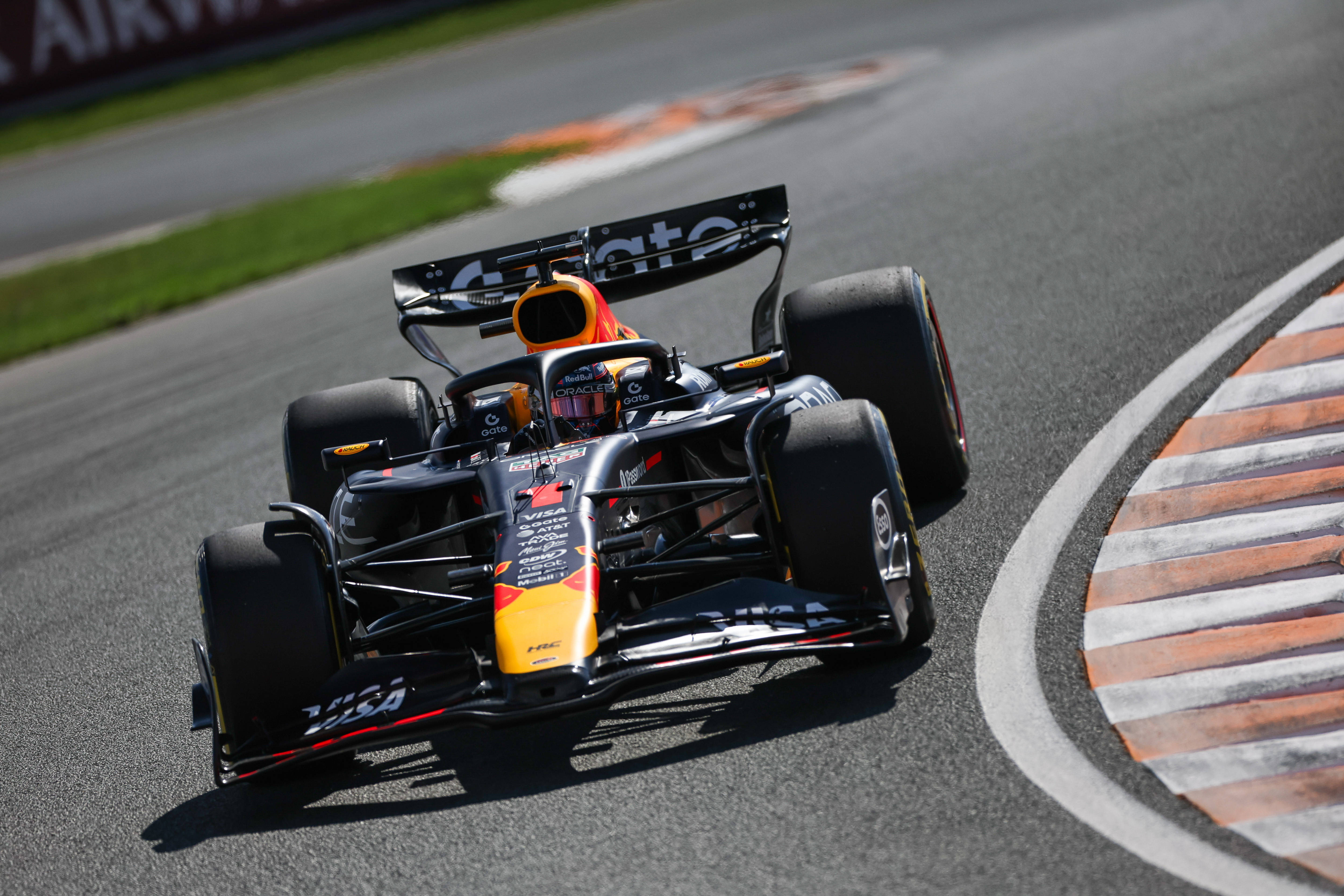 红牛车队横扫雷诺车队，皮亚斯特里状态火热的简单介绍