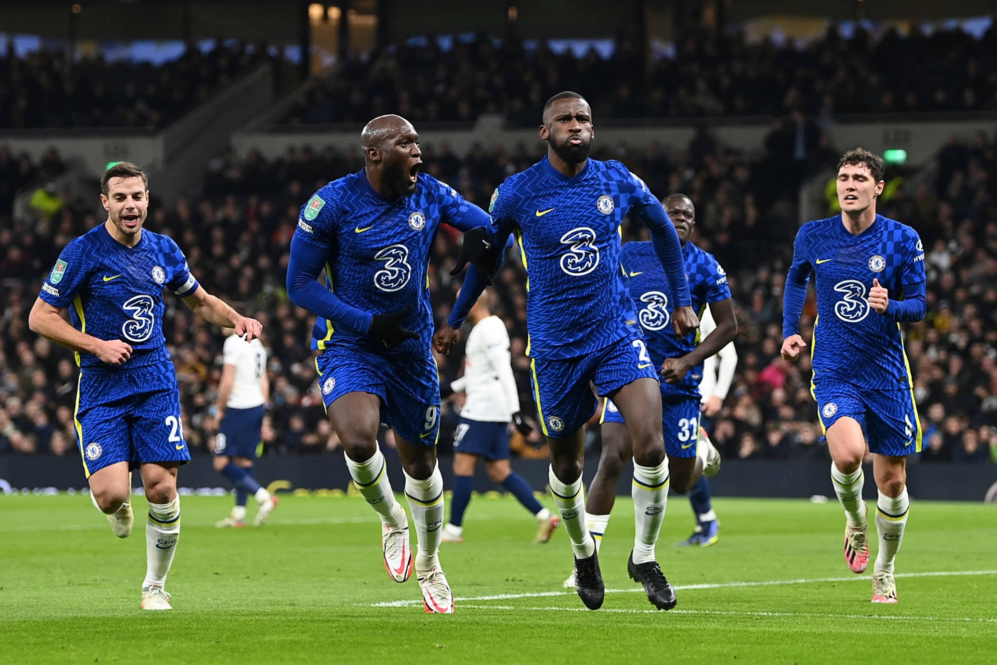 阿贾克斯胜负战，球场上演进攻大战的简单介绍