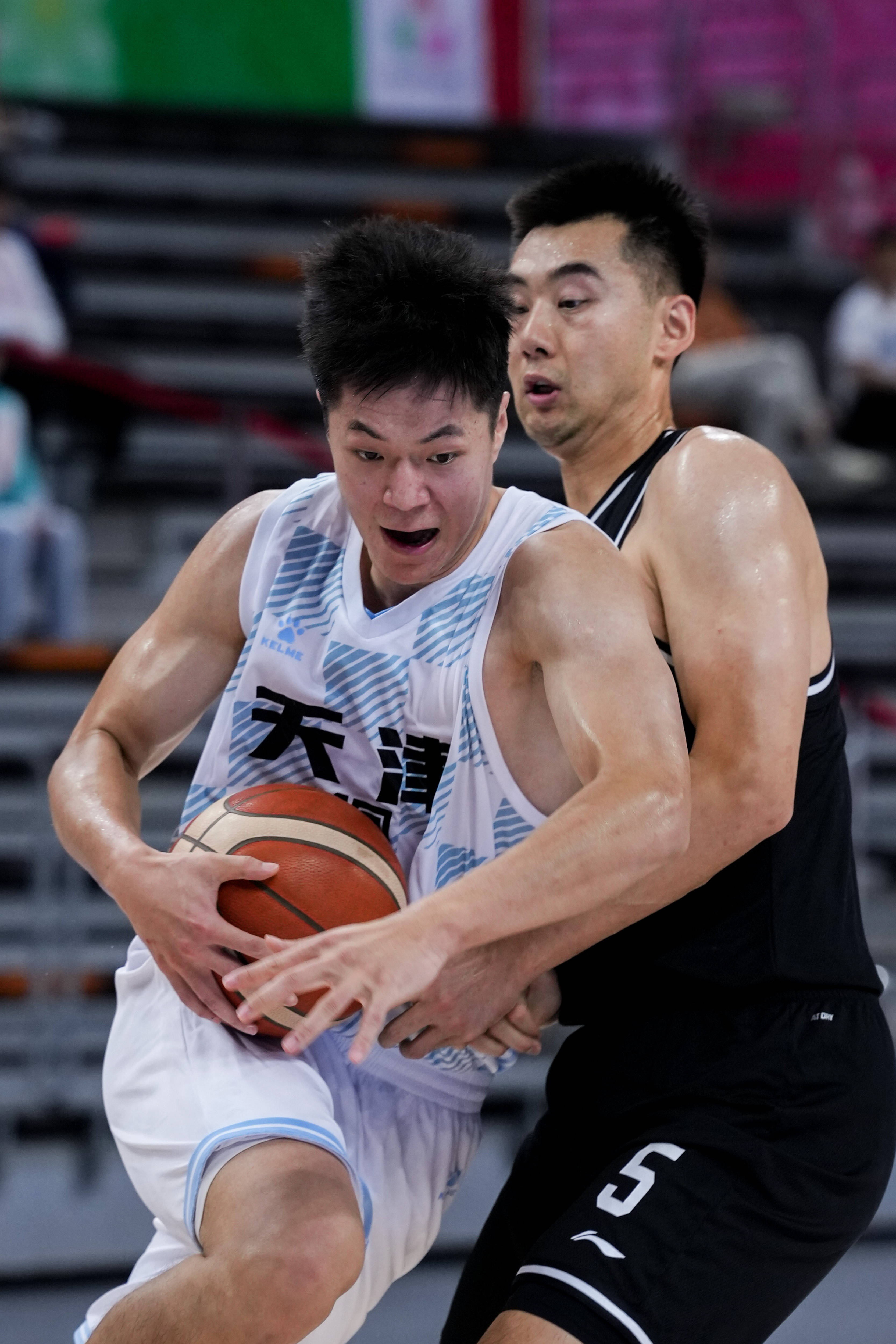 天津队险胜北京队，王哲林扛起全队