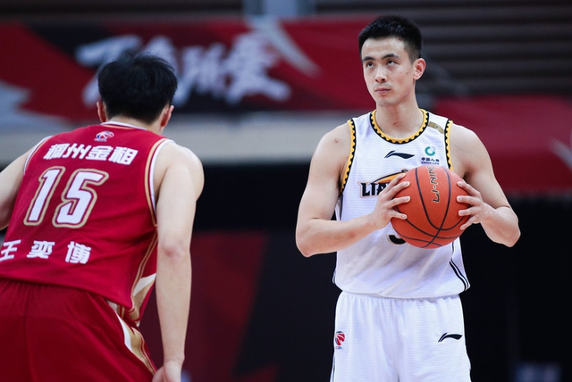 辽宁队险胜江苏队，福克斯刷新纪录