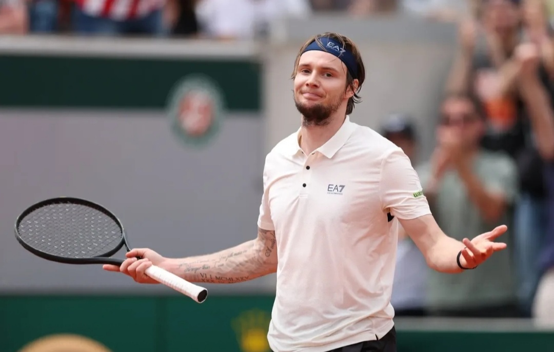 包含美国网球队碾压法国网球队,梅德韦杰夫绝境逆转的词条 包含美国网球队碾压法国网球队,梅德韦杰夫绝境逆转的词条