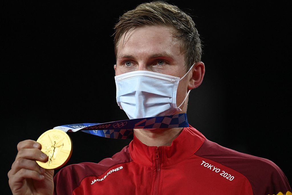 丹麦队逆转日本队，安赛龙扛起全队