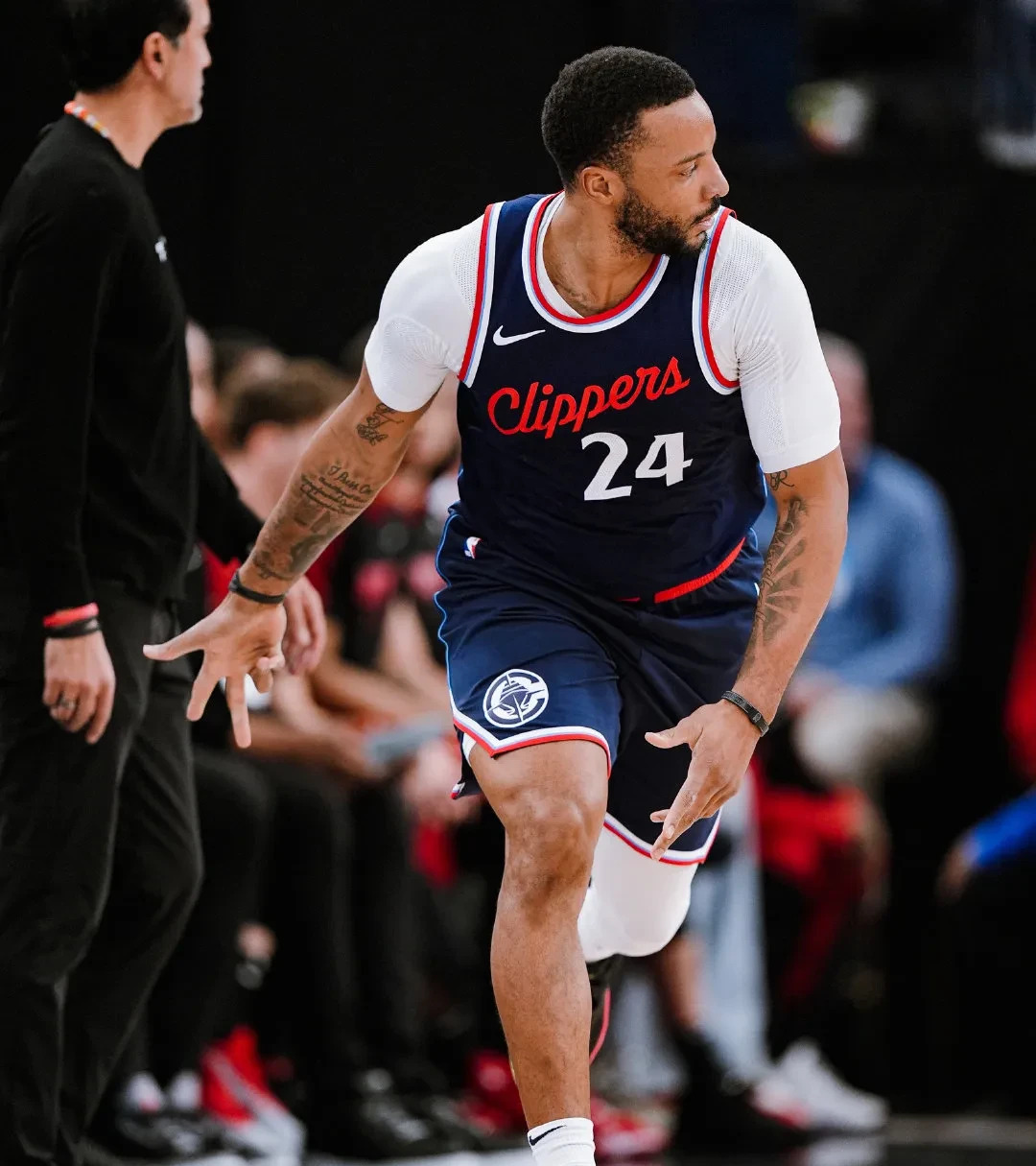 包含爵士爆冷快船,巴恩斯爆发神勇的词条 包含爵士爆冷快船,巴恩斯爆发神勇的词条