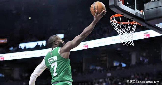 雄鹿B队险胜凯尔特人，加里纳利关键制胜的简单介绍