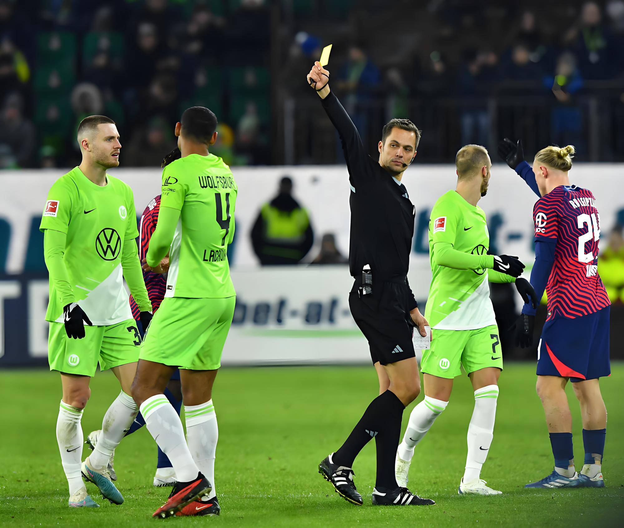 包含门兴格拉德巴赫中场状态神勇的词条