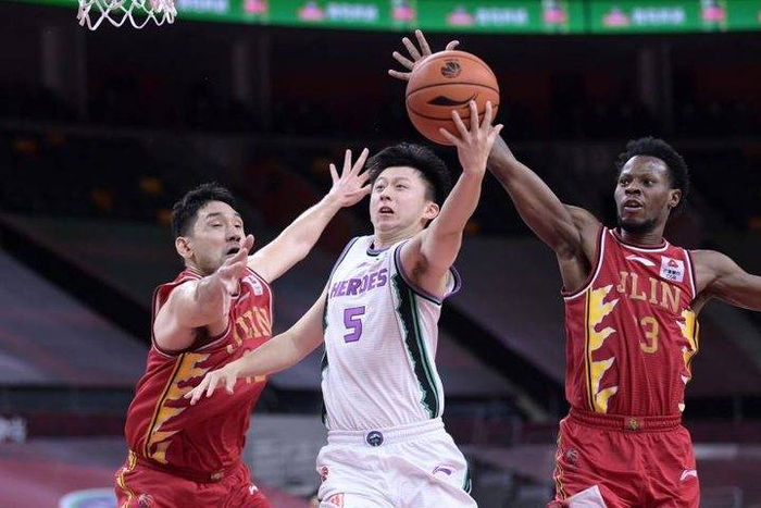 天津男篮胜过江苏队，强势升至第八位