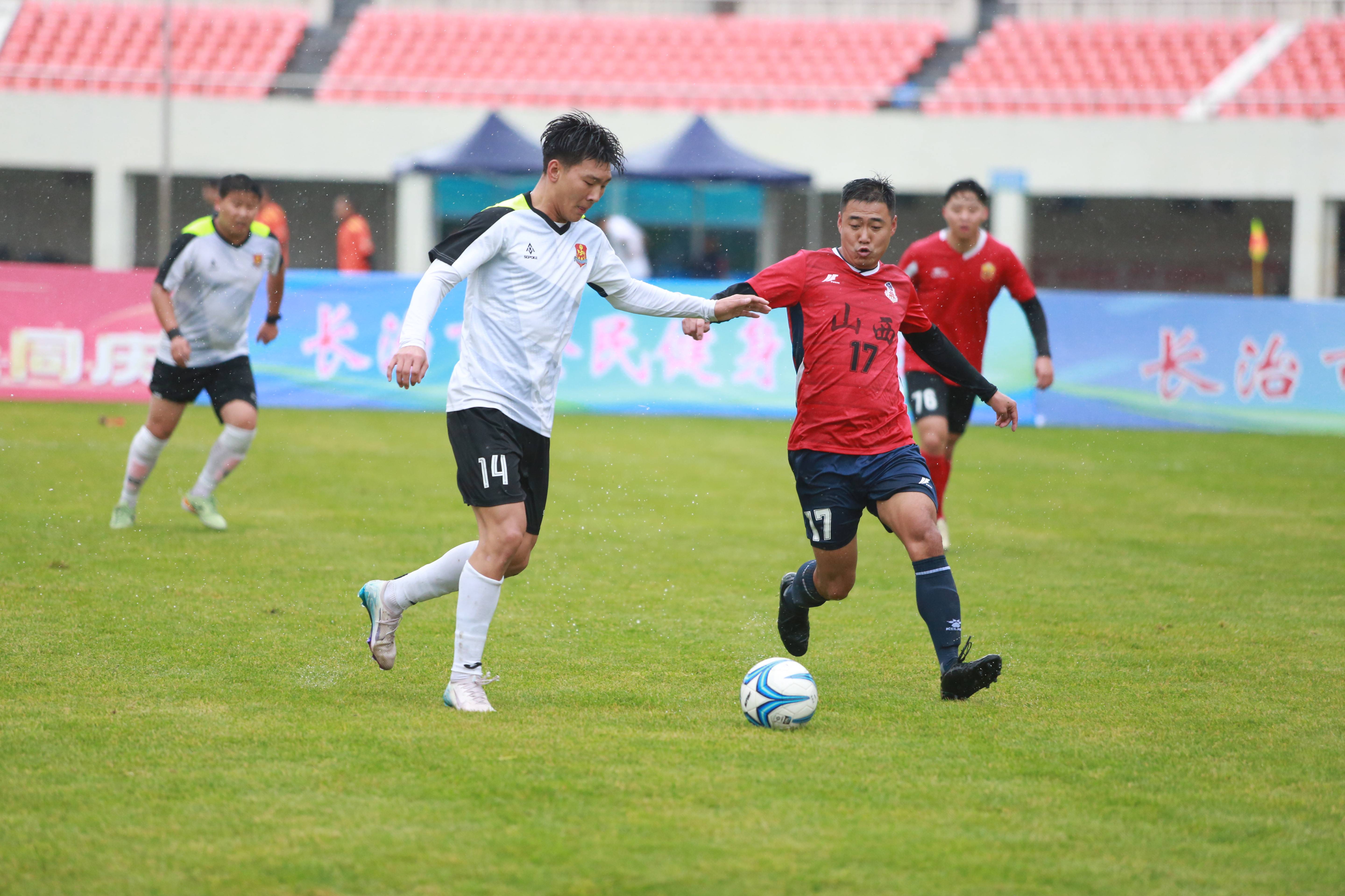 包含一场国内职业足球赛事引发激烈辩论,讨论纷纷,球迷热情高涨的词条 包含一场国内职业足球赛事引发激烈辩论,讨论纷纷,球迷热情高涨的词条