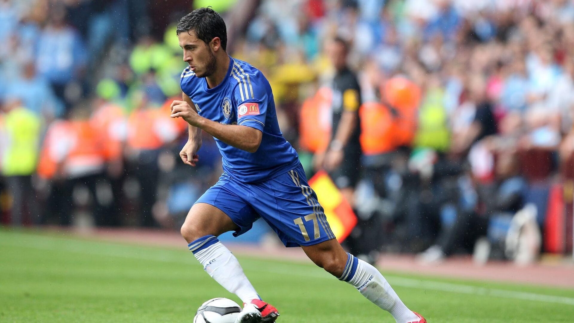 当格子军团撞上白色巨舰，莱万这把破城锤，如何凿穿银河战舰的叹息之墙？