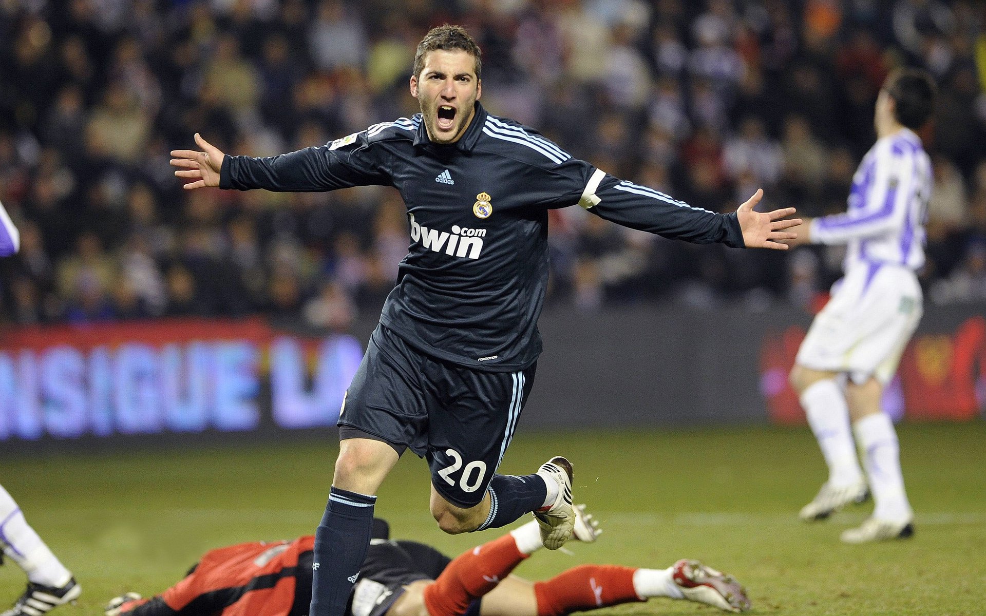 武切维奇，非典型勇士的制胜一击